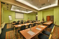 Maxmilian Lifestyle Resort - Wifi