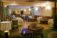 Falcon Hotel - พร้อมอาหารเช้า