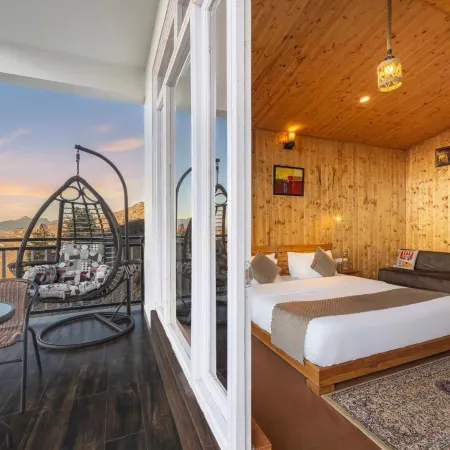 Gadegal Homestay Narkanda - Rooms & Pahadi Café