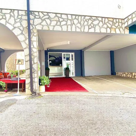 "VILLA DENY" Boutique Hotel - Included "FREE PARKING"