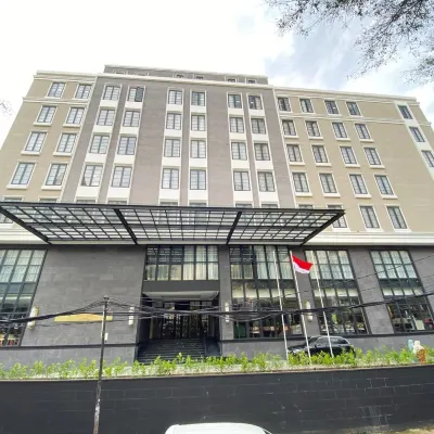 Maia Hotel Jakarta Hotels near BCA Tower