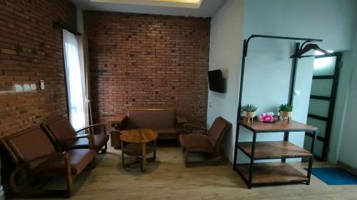 Nez's Guesthouse Syariah - Parkplatz