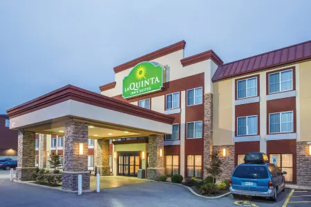 La Quinta Inn & Suites by Wyndham O'Fallon, IL - St. Louis