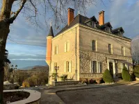Château de Saint-Genix Отели в г. Шампаньё