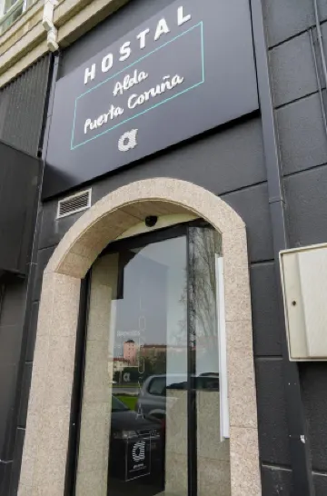 オスタル アルダ プエルタ コルニャ