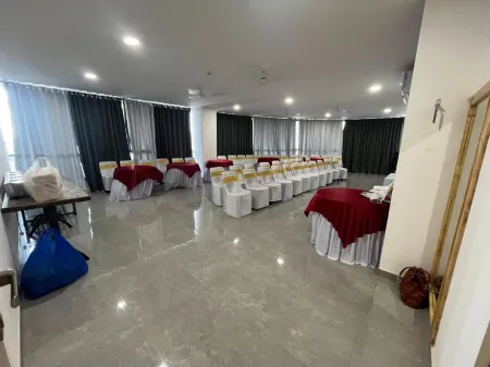 Hotel Sky Inn Pune Отели в г. Талегаон Дабхейд