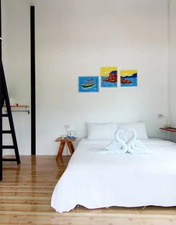 ห้องเตียงใหญ่ พร้อมระเบียง