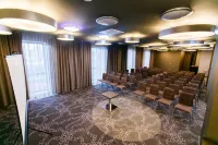 Tenet Hotel