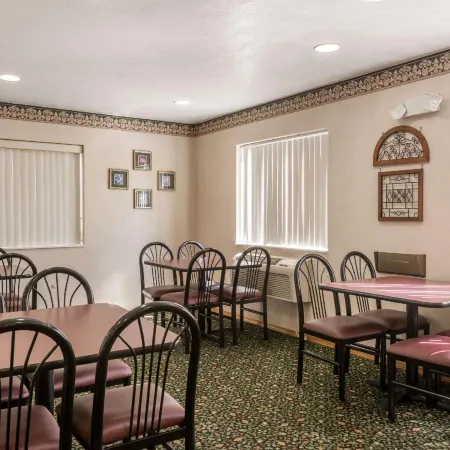 Super 8 by Wyndham New Stanton