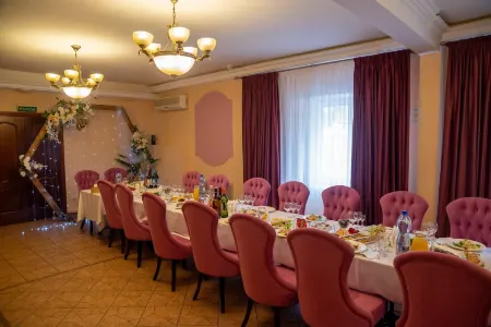 Саратовская Отели рядом с достопримечательностью «Свято-Алексиевский женский монастырь»