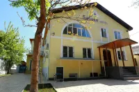 Soluxe Hotel Bishkek  호텔