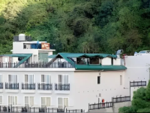 Luxe Resorts - Centrally Heated Air Conditioned Hotel in the Heart of Kasauli Hotels in Solan