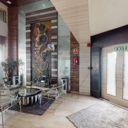 Hotel Praveen International Отели в г. Улхаснагар