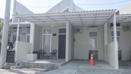 Villa Ku Villa Mu Отели рядом с достопримечательностью «Централна джамия на Съмаранг»