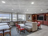 컴포트 인 패러머스 - 해컨색 패러머스 호텔