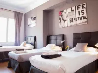 واو هوستل بارسيلونا Hotels near محطة لا بونانوفا لسكك إف جي سي الحديدية