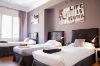 Wow Hostel Barcelona - Хостел