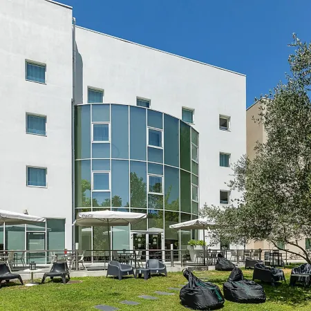 Ibis Lisboa Alfragide Отели рядом с достопримечательностью «Астрономическая обсерватория в Лиссабоне»