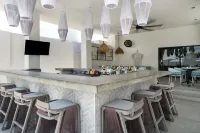Bali Hotel Adults Only Isla Verde, a Trademark by Wyndham - bar