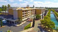 Hilton Stockton Hotel dekat Sky Zone Trampoline Park Stockton