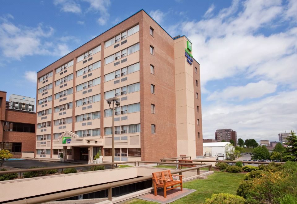 Holiday Inn Express & Suites Saint John Harbour Side - Hizvo