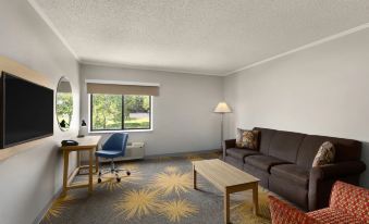 Days Inn & Suites by Wyndham Kansas City South