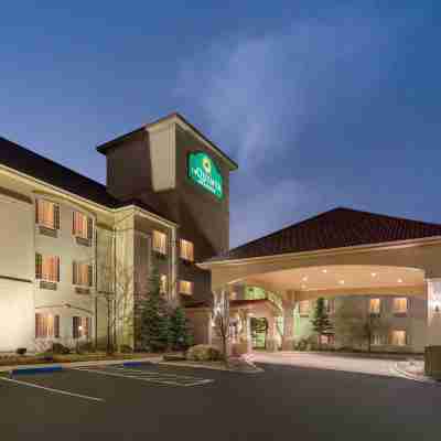 La Quinta Inn & Suites by Wyndham Trinidad Hotel Exterior