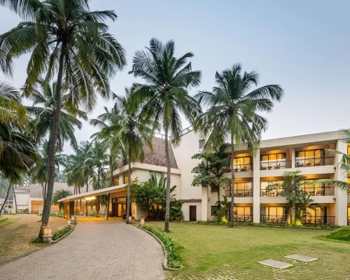 Silver Waves Resort & Spa - Daman Отели в г. Даман