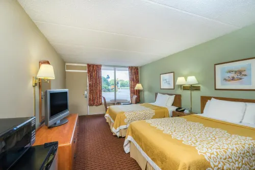 Days Inn by Wyndham Hurricane Mills - Wifi