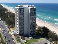 Golden Sands on the Beach - Absolute Beachfront Apartments Hotels in Main Beach