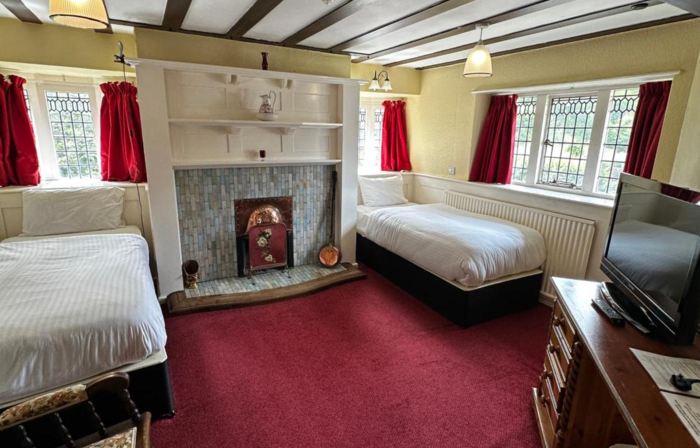 Barons Court Hotel
