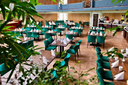 Atrium Hotel Amadeus Отели в г. Тойхерн