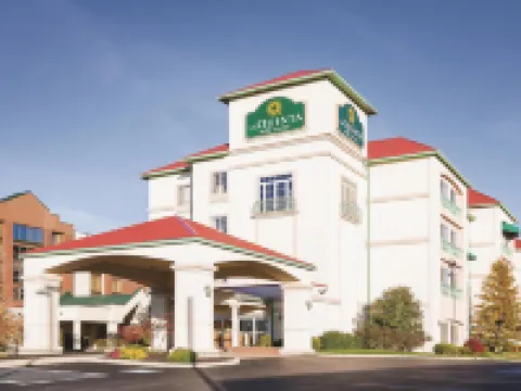 La Quinta Inn & Suites by Wyndham Cincinnati Airpt Florence Hotels in Florence