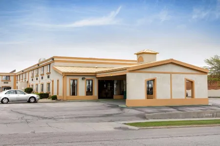 Quality Inn & Suites Bloomington University Area Отели в г. Блумингтон