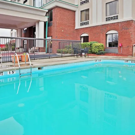 Holiday Inn Express & Suites WILSON-DOWNTOWN by IHG