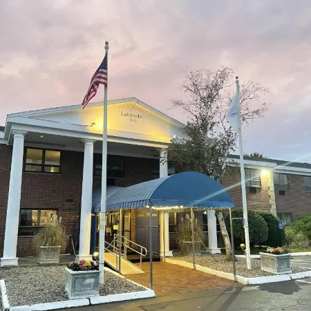 Lakeside Inn