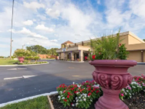 Super 8 by Wyndham Goldsboro Hotels in Wayne County