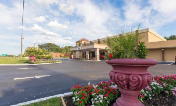 Super 8 by Wyndham Goldsboro