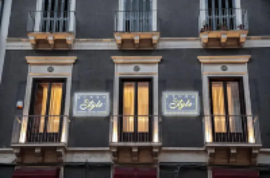 เอทเนอา สไตล์ กาตาเนีย ลักซ์ชัวรี่รูม