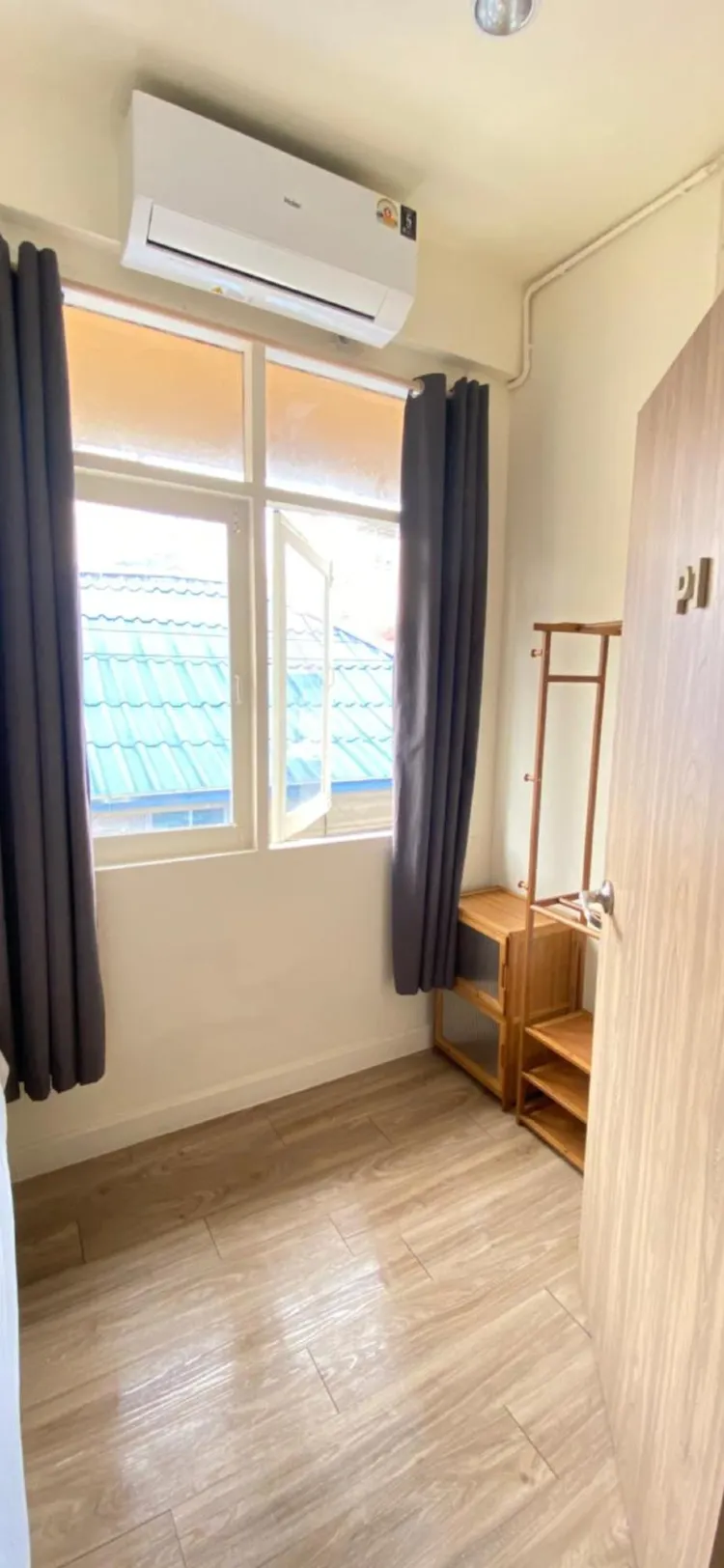 ห้องเตียงใหญ่ พร้อมห้องน้ำรวม