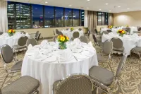 Holiday Inn VANCOUVER-CENTRE (BROADWAY) by IHG