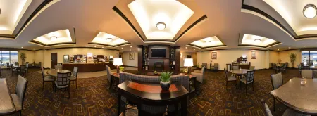 Holiday Inn Express & Suites Fairmont