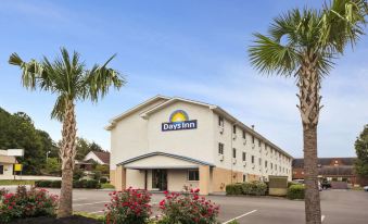 Days Inn by Wyndham Greenwood SC