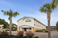 Days Inn by Wyndham Greenwood SC Hotels near sundance gallery