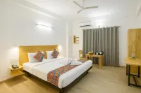 FabHotel F9 Sector 51 Các khách sạn gần Omaxe Twin Towers