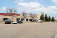 Holiday Inn Express & Suites EDMONTON SOUTH by IHG - parcheggio