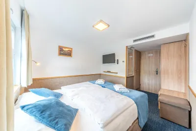 Botel Racek