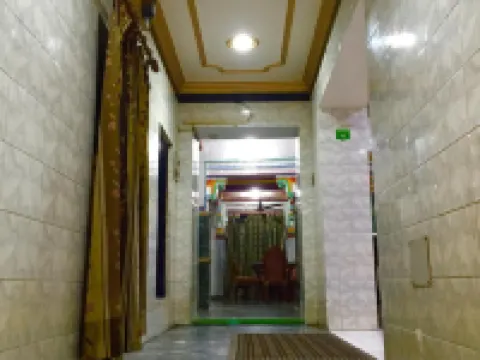 Goroomgo Shanti Guest House Varanasi Hotels in Domari