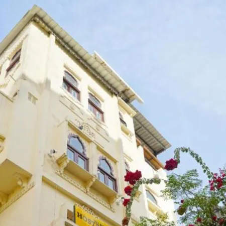 The Hosteller Udaipur Отели рядом с достопримечательностью «Храм Джагдиш»