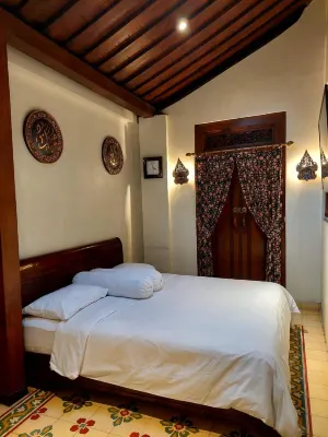 NDalem Kartowikoro 1835 Hotels in Pasar Kliwon